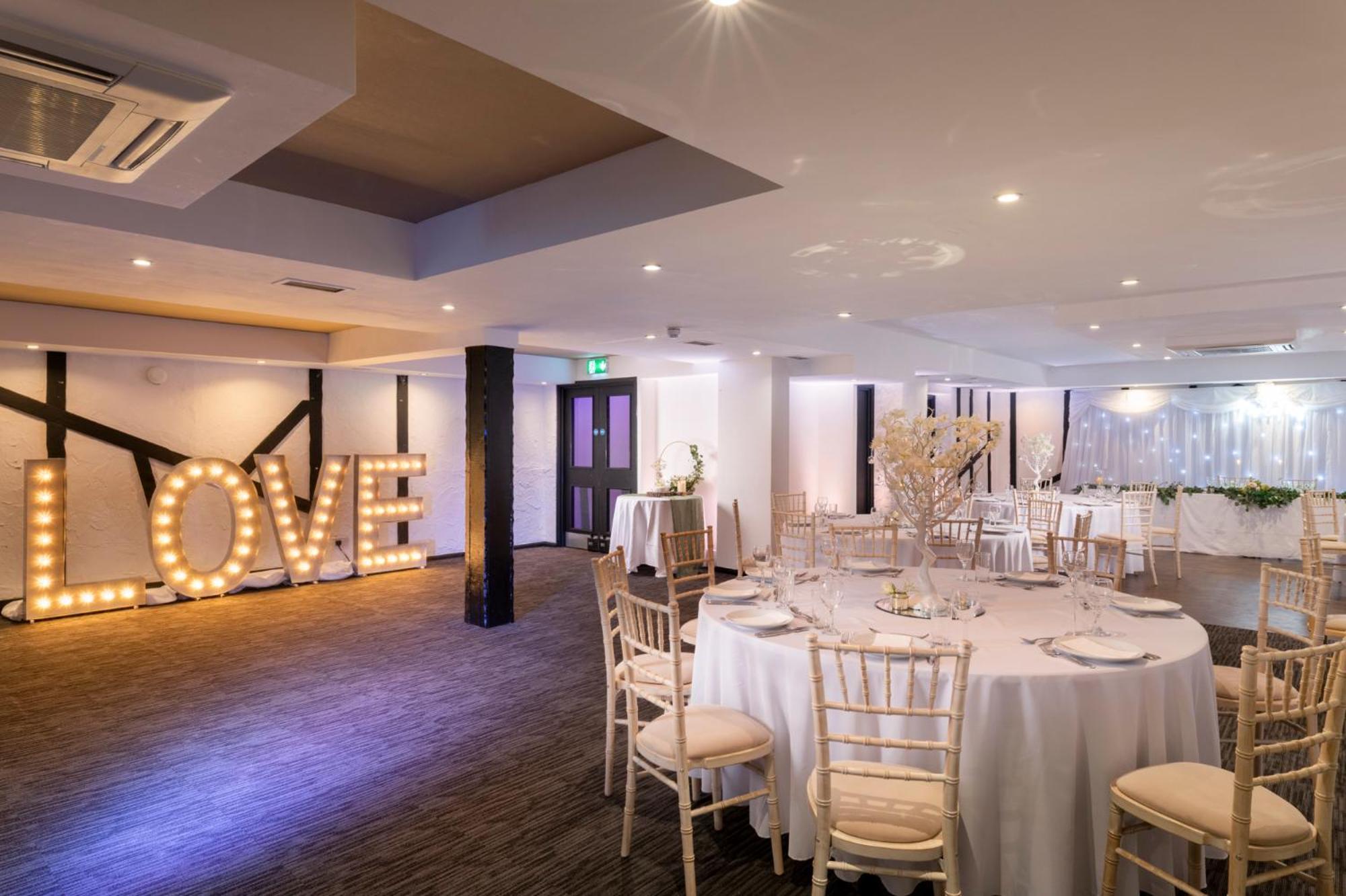 סבנאוקס Donnington Manor Hotel מראה חיצוני תמונה